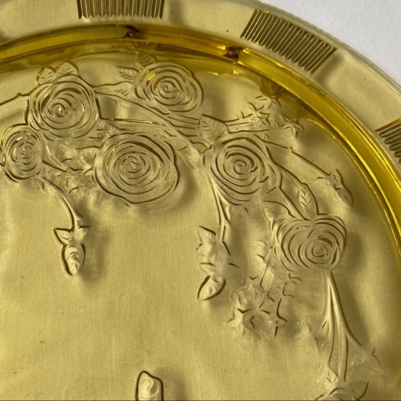 Vintage Gold/Yellow Depression Glass Footed Cake Or Dessert Plate - Picture 2 of 5